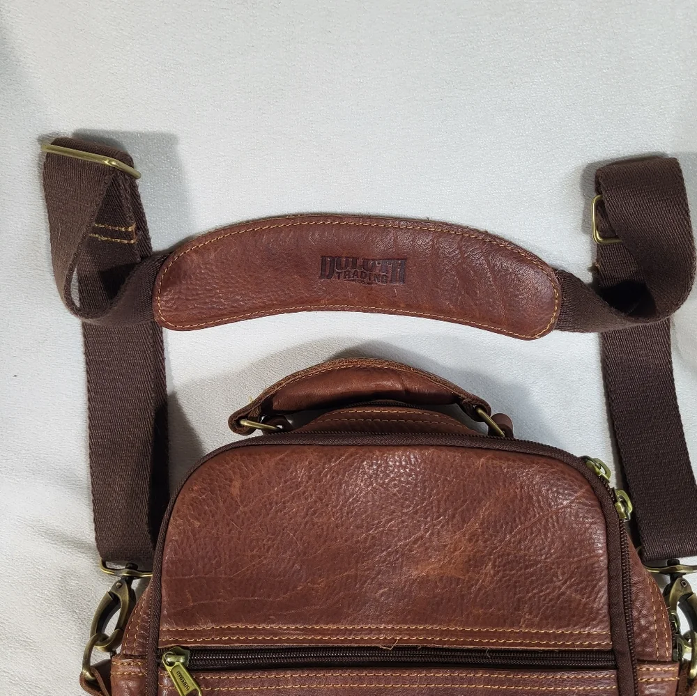 Duluth Trading Co Lifetime Leather Travel Bag